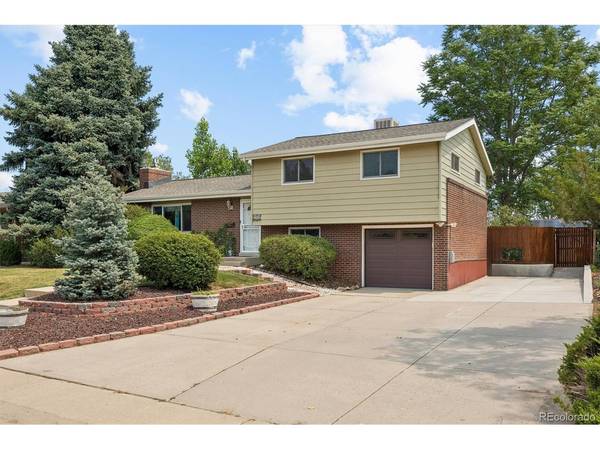 686 Elkhart, Aurora, CO 80011