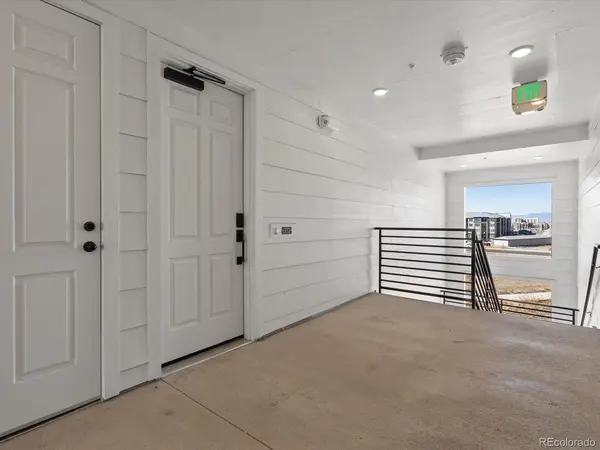 6153 N Ceylon #3-302, Denver, CO 80239