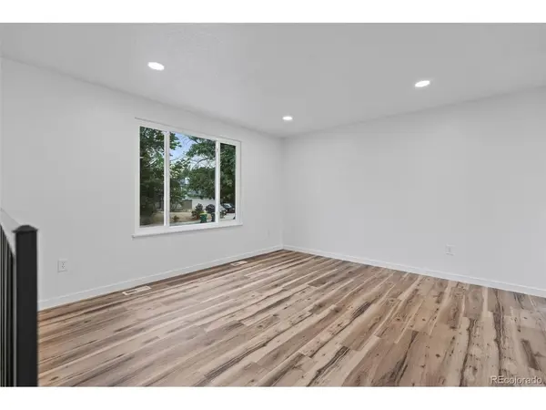 2882 S Mobile, Aurora, CO 80013