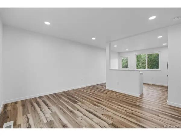 2882 S Mobile, Aurora, CO 80013