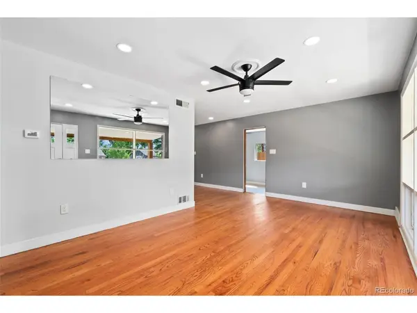 886 Kingston, Aurora, CO 80010
