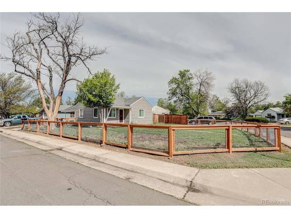 705 Newark, Aurora, CO 80010