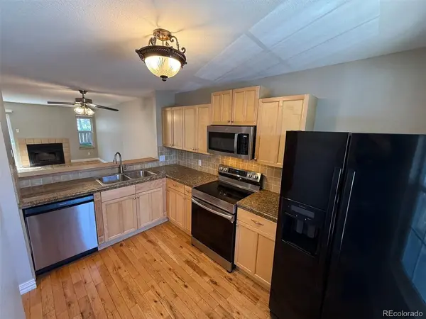 10577 W Maplewood #B, Littleton, CO 80127