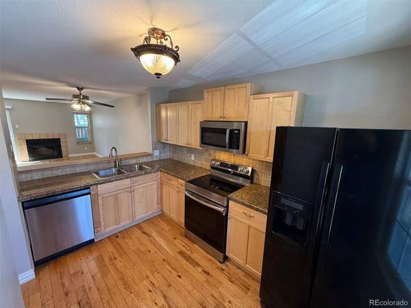 10577 W Maplewood #B, Littleton, CO 80127