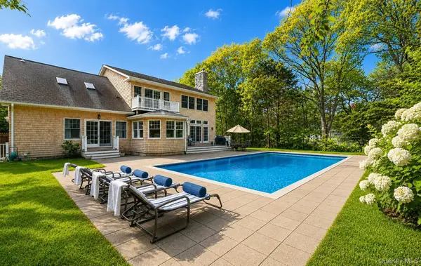 9 Briarsweet LN, East Hampton, NY 11937