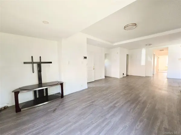 61-19 170th ST, Fresh Meadows, NY 11365