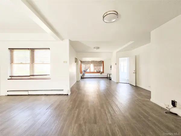61-19 170th ST, Fresh Meadows, NY 11365
