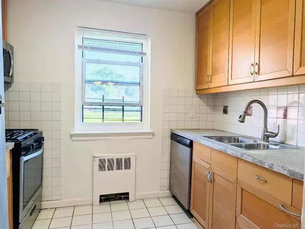 150-83 70th RD #3A, Flushing, NY 11367