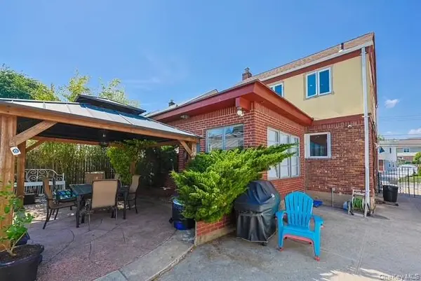 151-46 10th AVE, Whitestone, NY 11357