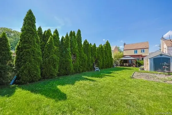 151-46 10th AVE, Whitestone, NY 11357