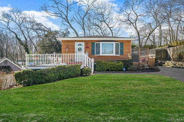 6 Hillside RD, Sound Beach, NY 11789