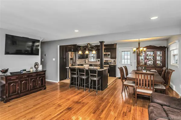 195 Nims AVE, West Babylon, NY 11704