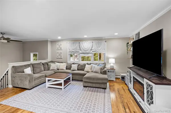 33 Manhasset RD, Sound Beach, NY 11789