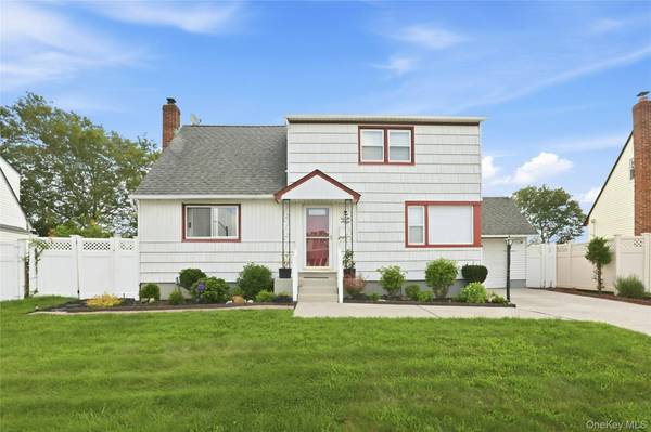 341 Hillcrest DR, Seaford, NY 11783