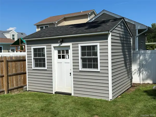 704 Myrtle AVE, West Islip, NY 11795