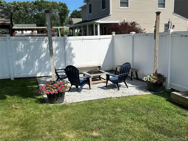 704 Myrtle AVE, West Islip, NY 11795