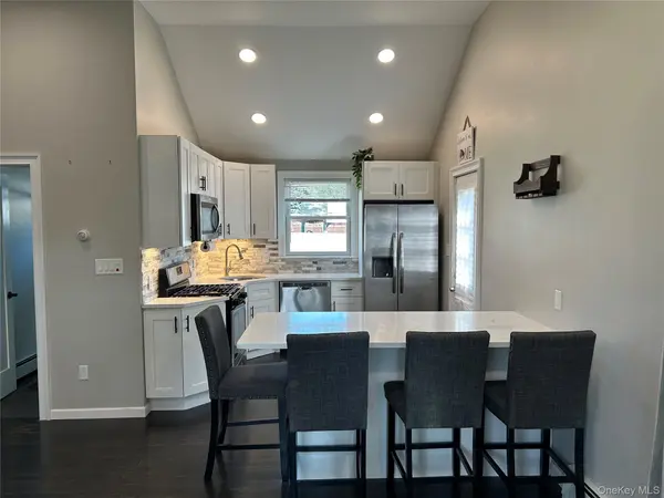 704 Myrtle AVE, West Islip, NY 11795