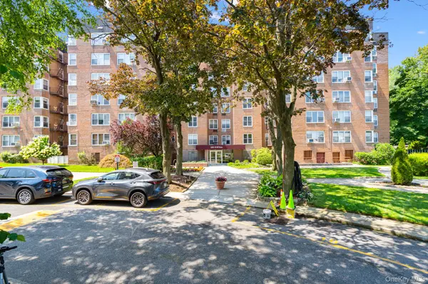 209-15 18th AVE #3D, Bayside, NY 11360