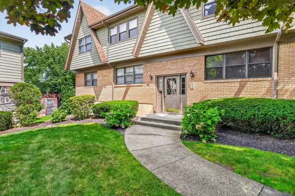 38 Milford LN, Suffern, NY 10901
