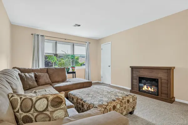 38 Milford LN, Suffern, NY 10901
