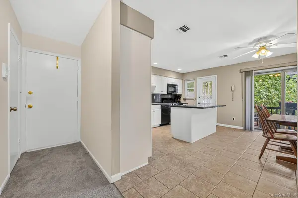 38 Milford LN #5D, Suffern, NY 10901