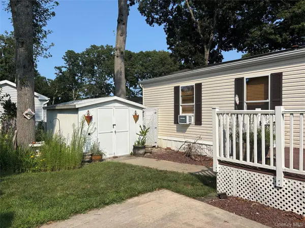 1661 Old Country RD #180, Riverhead, NY 11901