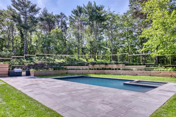 560 Little Noyac PATH, Water Mill, NY 11976