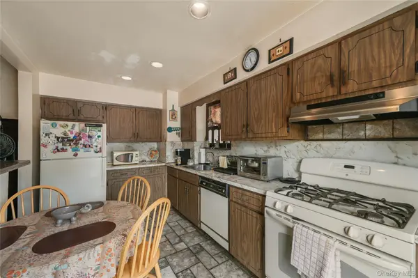 816 Throggs Neck EXPY, Bronx, NY 10465