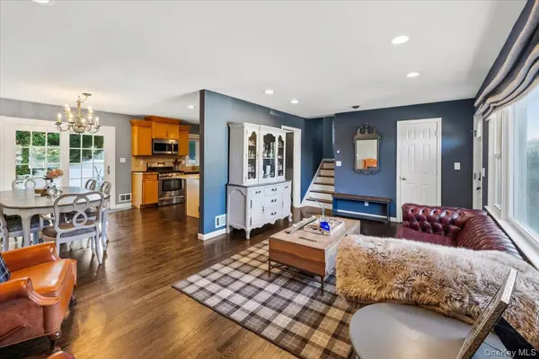 8 Foxwood AVE, Suffern, NY 10901