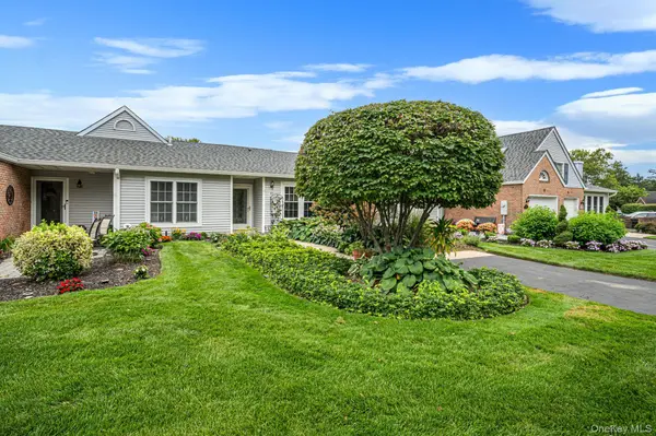 89 Hearthside DR, Mount Sinai, NY 11766