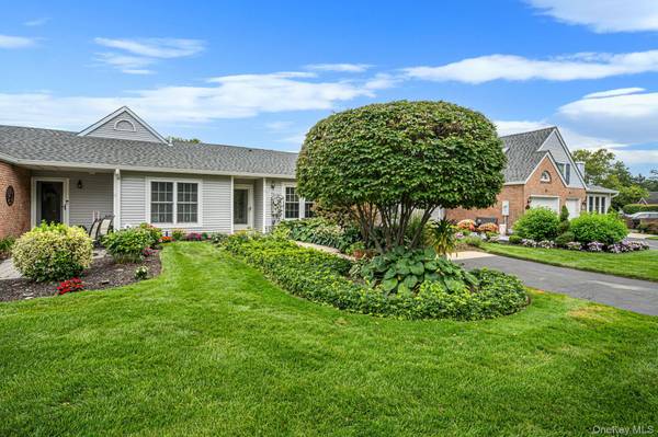 89 Hearthside DR, Mount Sinai, NY 11766