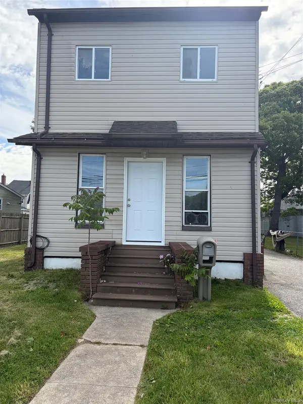 48 Penataquit AVE, Bay Shore, NY 11706