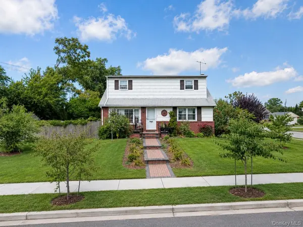 1142 Ferngate DR, Franklin Square, NY 11010