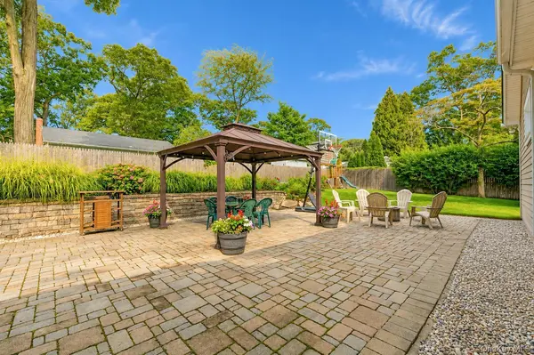 30 Pansy RD, Rocky Point, NY 11778