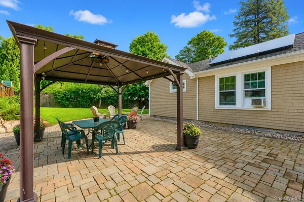 30 Pansy RD, Rocky Point, NY 11778