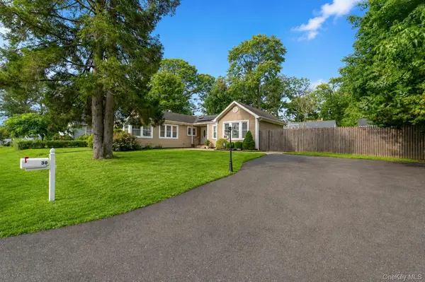 30 Pansy RD, Rocky Point, NY 11778