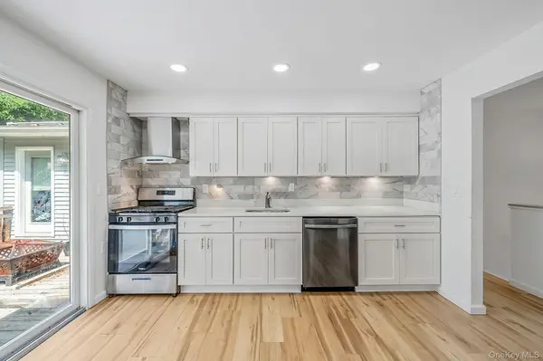 136 Woodhull RD, Huntington, NY 11743