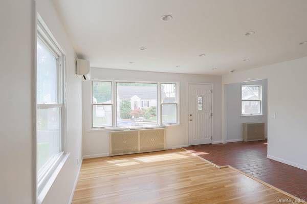 59 Wood ST #1st Floor, Lynbrook, NY 11563