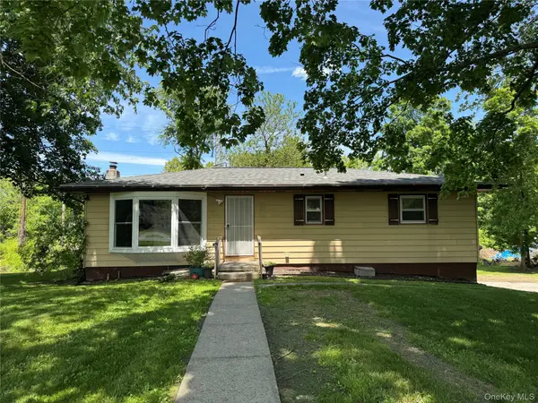 1 Corine DR, Poughkeepsie, NY 12601
