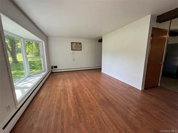 1 Corine DR, Poughkeepsie, NY 12601