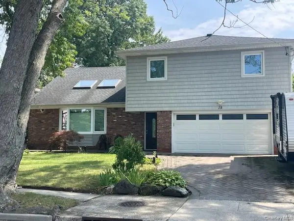 15 Captains RD, North Woodmere, NY 11581
