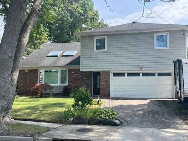 15 Captains RD, North Woodmere, NY 11581