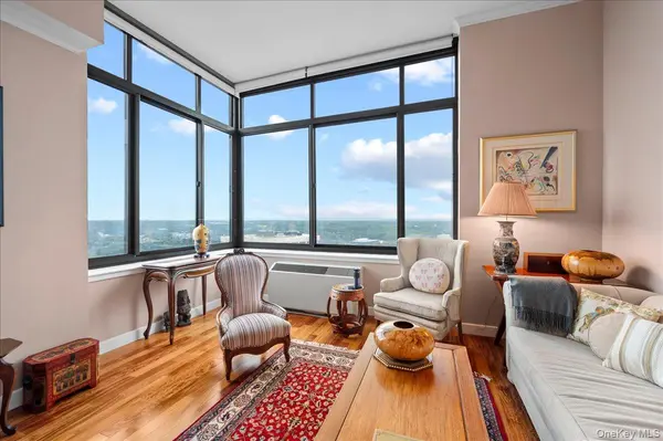 10 City PL #31H, White Plains, NY 10601