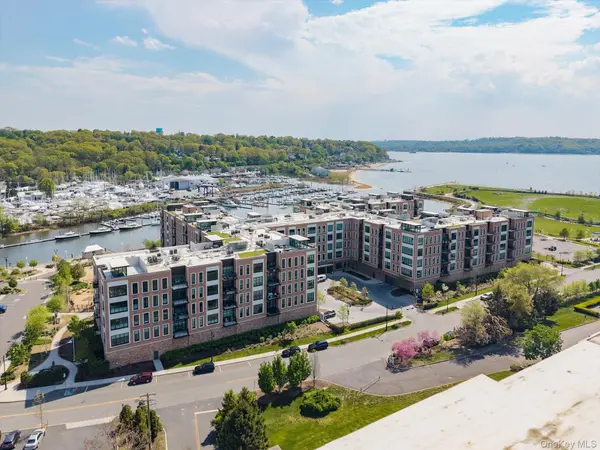 100 Garvies Point Road #1042, Glen Cove, NY 11542
