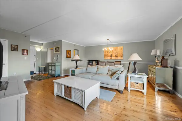 136 Beach 117th ST #UPH1, Rockaway Park, NY 11694