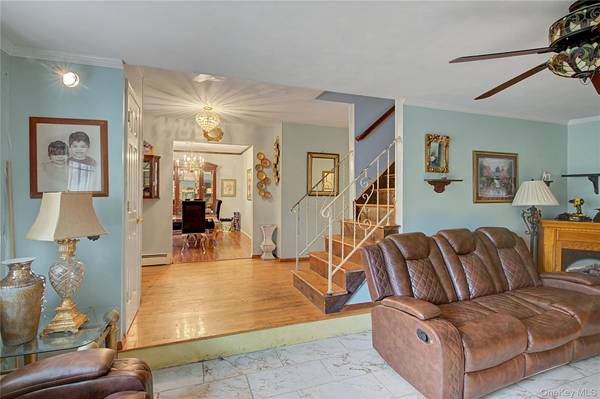 89 Sportsmen ST, Central Islip, NY 11722