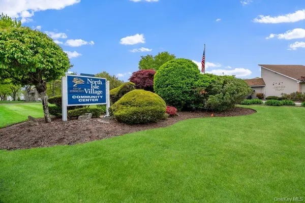 2 Idaho CT #2, Coram, NY 11727
