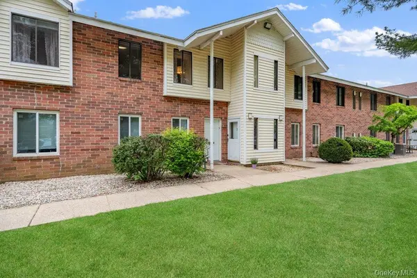 2 Idaho CT #2, Coram, NY 11727
