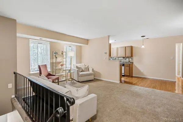 2 Idaho CT #2, Coram, NY 11727