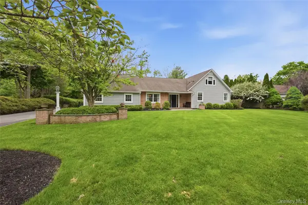 8 Brandywine DR,  Setauket,  NY 11733